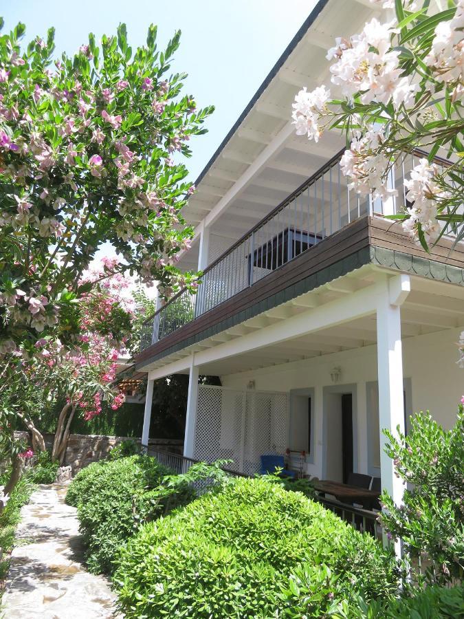 Arriba Pension & Restaurant กูมูชลุค ภายนอก รูปภาพ