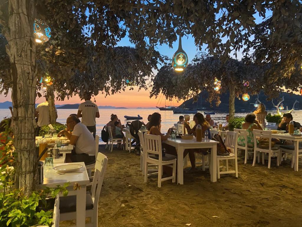 Arriba Pension & Restaurant กูมูชลุค ภายนอก รูปภาพ